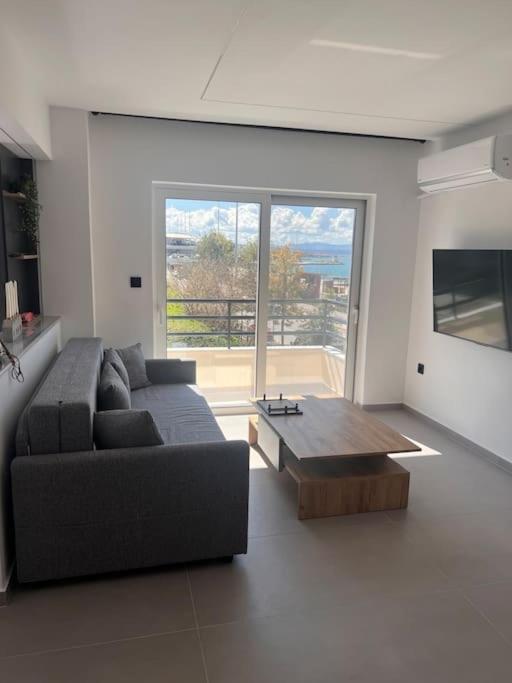 Patras Blue Sea And Sky Deluxe Apartment Luaran gambar